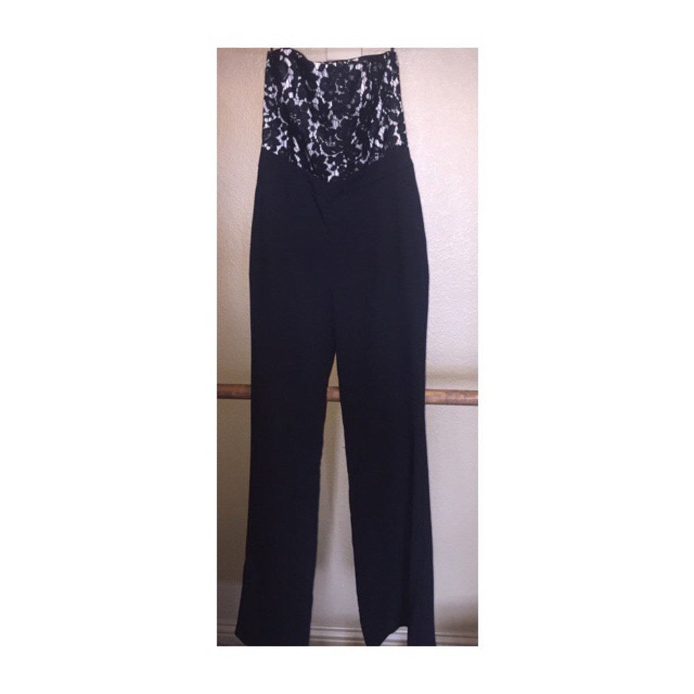 BLACK W LACE STRAPLESS JUMPSUIT